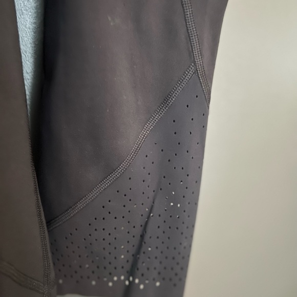 Lululemon Black Crop Legging - Picture 2 of 4